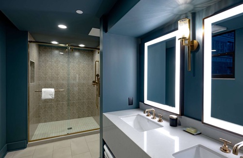 Downtown Des Moines Hotel | Hotel Fort Des Moines, Curio Collection by Hilton
