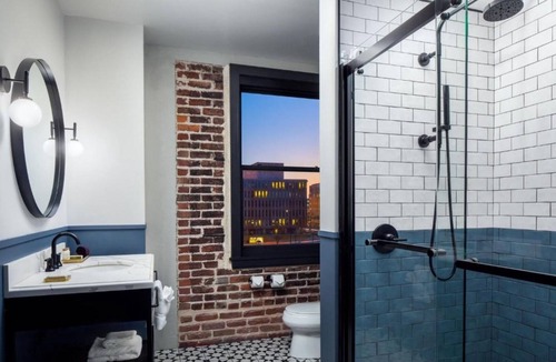 Downtown Northeast Hotel | Hotel Indigo Omaha Downtown by IHG