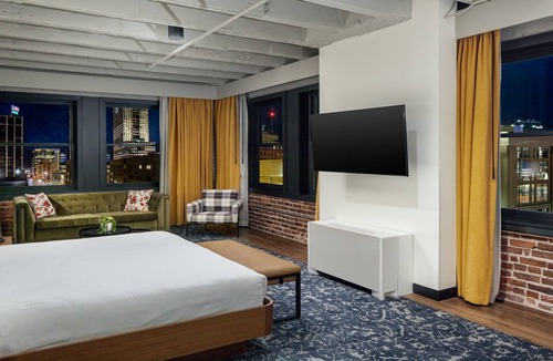 Downtown Northeast Hotel | Hotel Indigo Omaha Downtown by IHG