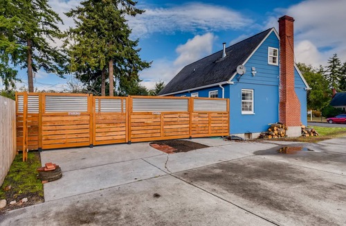 Lakewood House | Hotel Quality Stay in the Heart of Lakewood