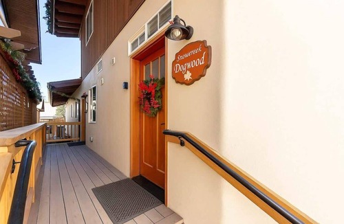 Leavenworth Condo | HotTub Sauna ColdPlunge|Luxury Downtown Suite D