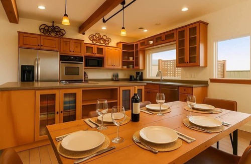 Leavenworth House | HotTub Sauna ColdPlunge| Luxury Downtown Townhouse