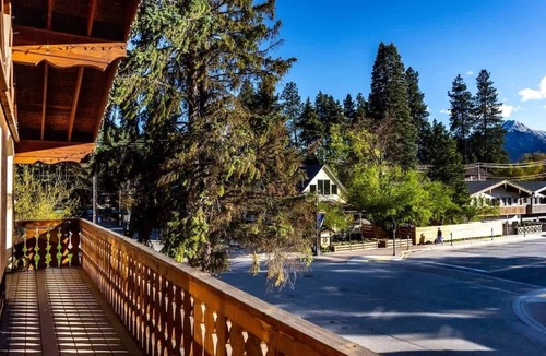 Leavenworth House | HotTub Sauna ColdPlunge| Luxury Downtown Townhouse