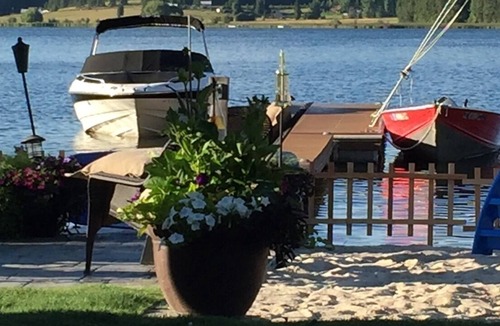 Valley House | House By The Lake