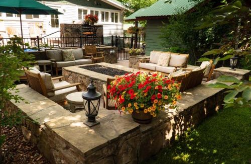Jackson Bed & Breakfast | Huff House Inn and Cabins