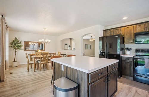 Southwest Ada County Alliance House | Huge Family Home | 5 Room | Sleeps 18 | 3Car Garage | Backs to Park| South Boise