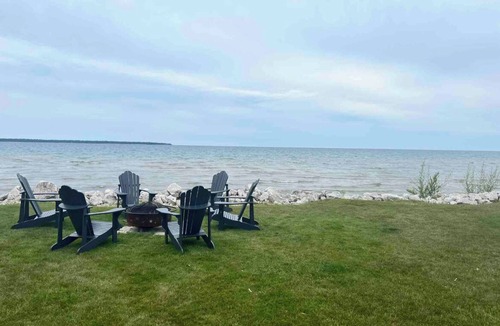 St Ignace House | Huge Family Lake Michigan Vacation Home, 6 Bedroom, Amazing View!