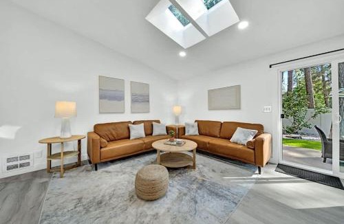 Coeur d'Alene House | HUGE Modern Family Home- Modern, Fully Stocked, Weekly Savings
