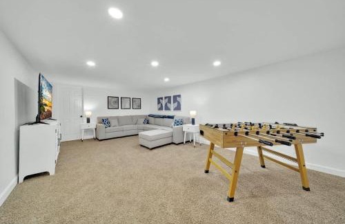 Coeur d'Alene House | HUGE Modern Family Home- Modern, Fully Stocked, Weekly Savings