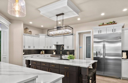Puyallup House | Huge Pacific Northwest entertaining home 30 minutes from SeaTac Airport!