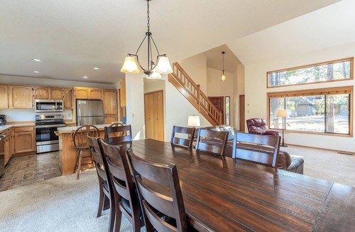 Sunriver House | HUMM21 - Walk to Deschutes River, Hot Tub, Wood Fireplace