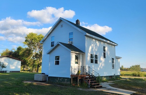 Medina House | Hunting and Fishing Rental House on the edge of town.