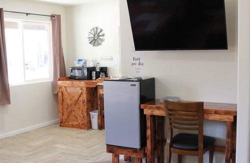 Hurricane Hotel | Hurricane Hideaway Lodging