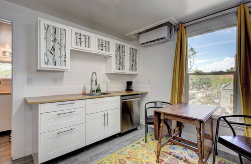 North End Apartment | Hyde Park Hyde Out Apt 4