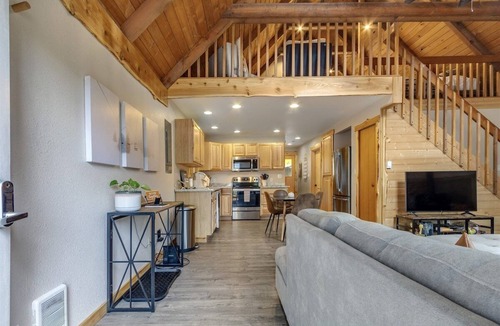 Packwood Cabin | Hygee Haus | Hot Tub, Wifi, Wood stove