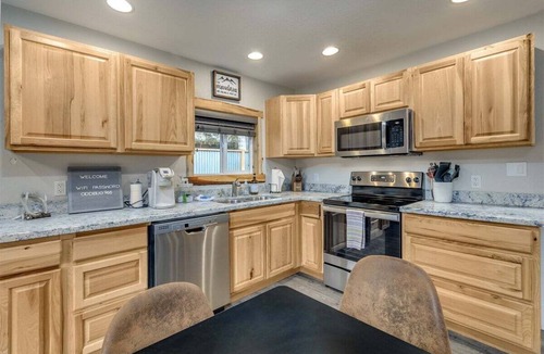 Packwood Cabin | Hygee Haus | Hot Tub, Wifi, Wood stove