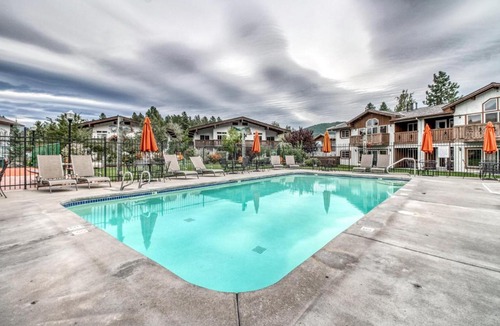 Downtown Leavenworth Apartment | Icicle Village Resort Condo #407
