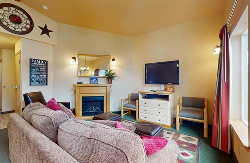 Downtown Leavenworth Apartment | Icicle Village Resort Condo #407