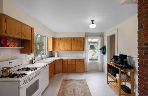 Garden District Apartment | Ida Hygge: A Downtown Craftsman w/Hot Tub+5 BdRms