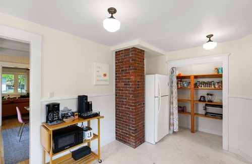 Garden District Apartment | Ida Hygge: A Downtown Craftsman w/Hot Tub+5 BdRms