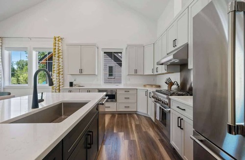 Sandpoint House | Idaho Club Golf Course | Luxe Living & Hot Tub