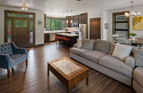 Sandpoint House | Idaho Club | Luxury, Golf, Clubhouse, Bikes