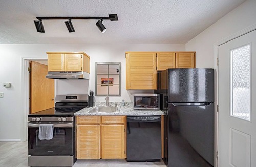 Idaho Falls Apartment | Idaho Comfy Suite. Walk to Mall, Parks & Hospitals