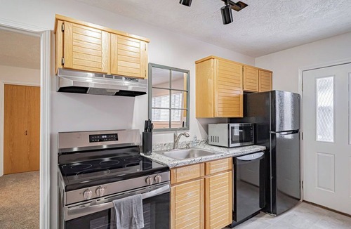 Idaho Falls Apartment | Idaho Comfy Suite. Walk to Mall, Parks & Hospitals