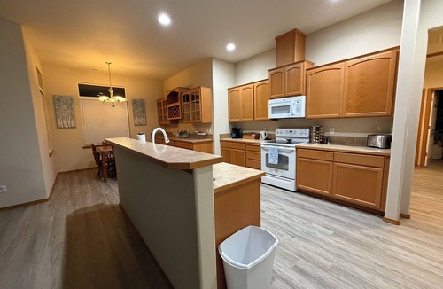 Tri-Cities House | Idaho Street Retreat - 3BR House, West Kennewick, Sleeps 9