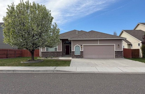 Tri-Cities House | Idaho Street Retreat - 3BR House, West Kennewick, Sleeps 9