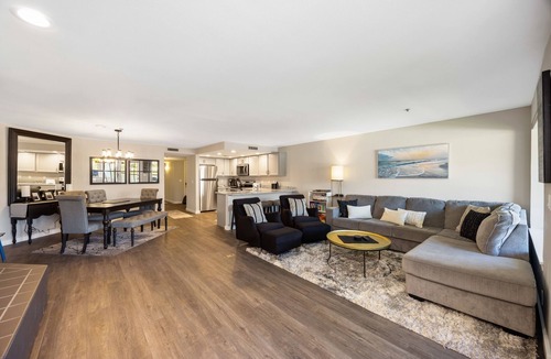 Chelan House | Ideal lakefront condo w/shared pool/hot tub, shared dock, & high-speed WiFi