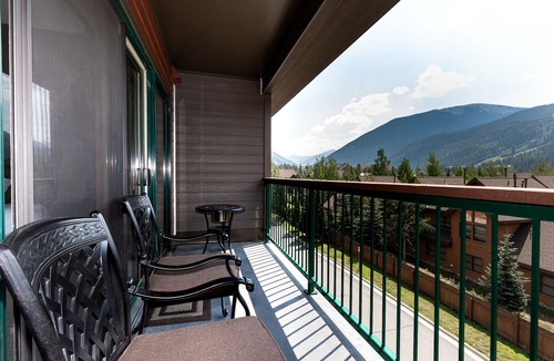 Mountain House Condo | Ideal Location Between River Run & Mountain House Base Area w/Mountain Views