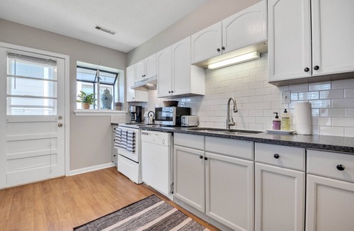 North Chattanooga Apartment | Ideal Northshore location! Stylish, cozy decor!
