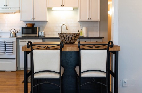 North Chattanooga Apartment | Ideal Northshore location! Stylish, cozy decor!