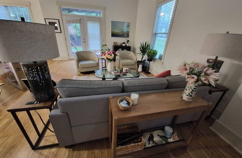 South Richland House | Ideally-located 2-bedroom townhome with a backyard on a golf course in Richland