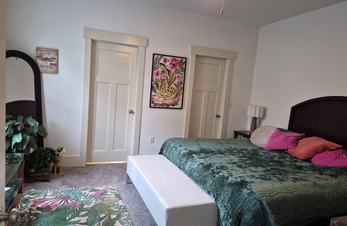 South Richland House | Ideally-located 2-bedroom townhome with a backyard on a golf course in Richland