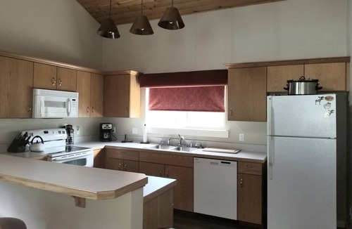Gallatin Gateway House | Idyllic Big Sky Stay, Immaculate 3bed/3bath Townhome, Private Hot Tub