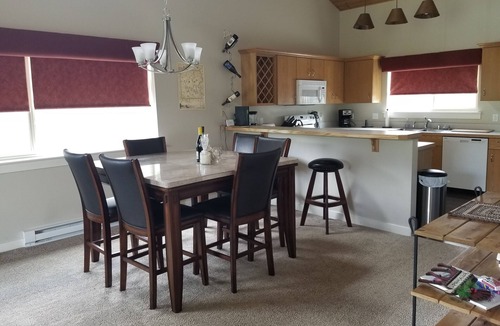 Gallatin Gateway House | Idyllic Big Sky Stay, Immaculate 3bed/3bath Townhome, Private Hot Tub