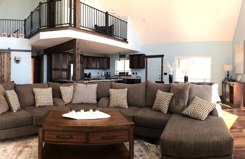 Sweetwater Cabin | Immaculate Garden City Cabin - Stunning Bear Lake Views - sleeps 14!