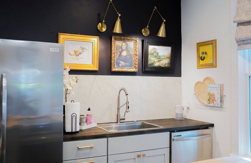 Downtown Dubuque House | Impressive three bedroom on historic Fenelon Place