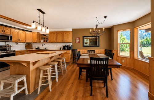 Plain Cabin | In Plain | Hot Tub | Dogs | Yard | Game Rm | BBQ