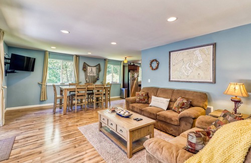 Anderson Island House | Incredible home with a game room, full kitchen, gas grill, & wood stove