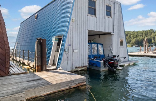 Bayview House | Incredible lakefront floating home with mountain views, balcony, & gas fireplace