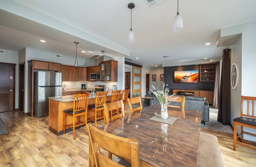 Wapato Point Condo | Incredible Views of Lake Chelan-Pool, Outdoor Spas