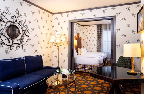 Downtown Portland Hotel | Indulge in Home-Like Comfort! 3 Suited Units, Near Classical Chinese Garden