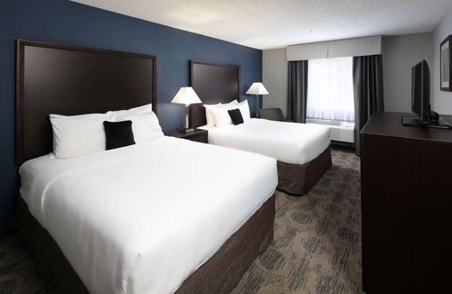 Sequim Hotel | Indulgent Family's Getaway at Spa & Wellness Center! Free Parking!