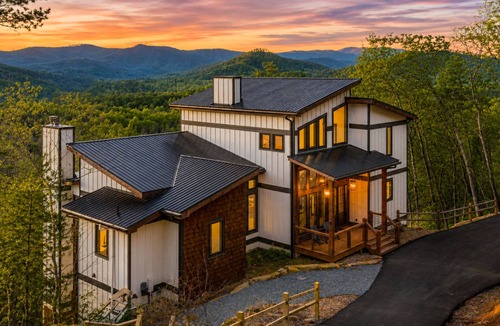 Epworth Cabin | Infinity Ridge: Elevated Pool Escape w/Epic Views Hot-Tub Fire-Pit Games