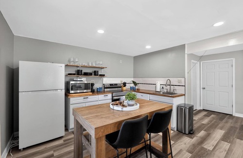 Poynette House | Infrared Sauna, Firepit, Kayaks, Walk 2 Launch, Authentic WI Lake Life