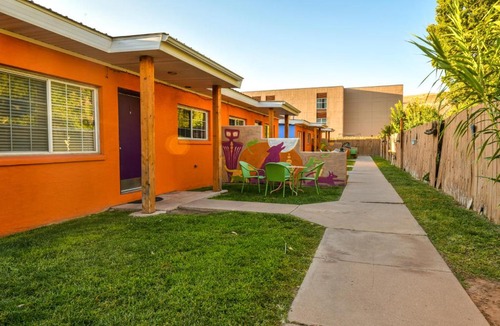 Moab House | Inn 4 - Downtown 1 bedroom unit, sleeps 6 with shared hot tub