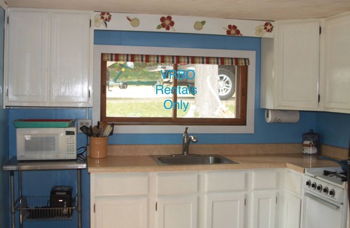 Bellaire Cabin | Intermediate Lake Log Cabin w/AIR. Don't miss the fall Colors!